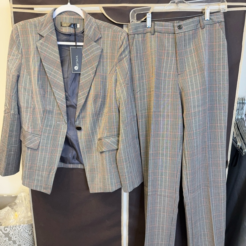 Elegant Gray Plaid Women's Pantsuit